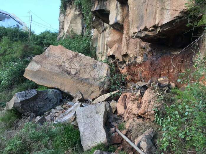 Incluye la instalación de 2 barreras para retener el material desprendido que quedó en la ladera (Foto TA)